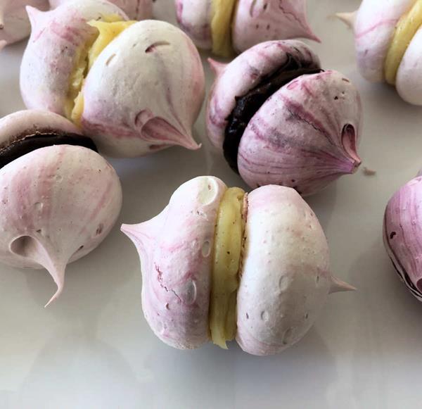 Meringue Kisses With Chocolate Filling Recipe Cuisine Fiend